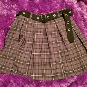 Gray plaid belted skirt